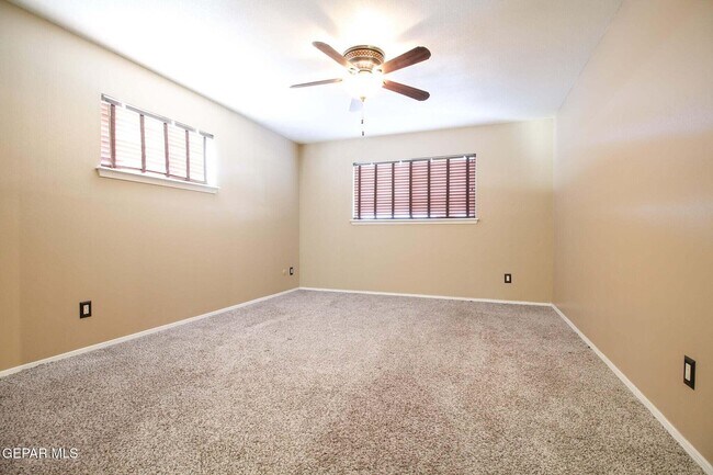 Building Photo - 6613 Southwind Dr