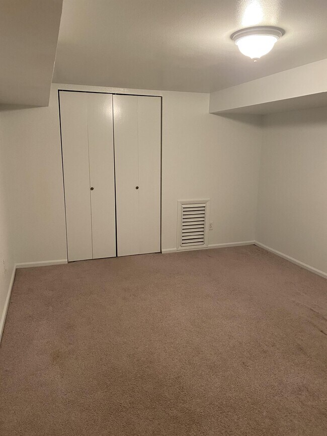 Building Photo - 5621 Fauntleroy Way SW