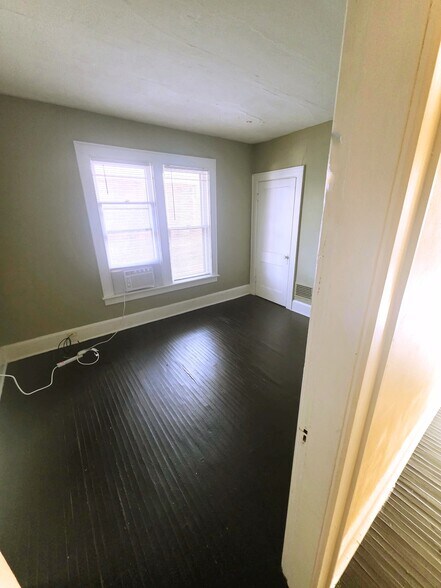 Bdrm 1 main level - 352 1/2 E 20th Ave