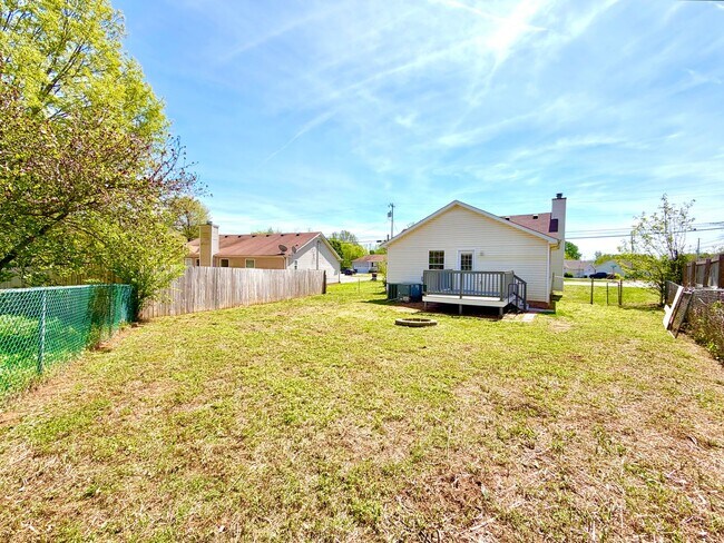 Building Photo - 1215 Marla Dr