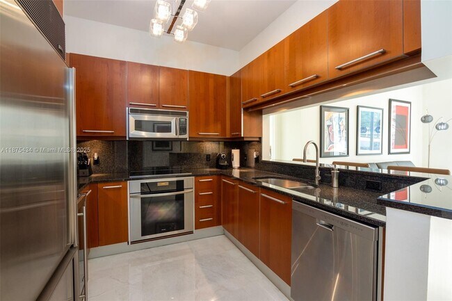 Building Photo - 901 Brickell Key Blvd