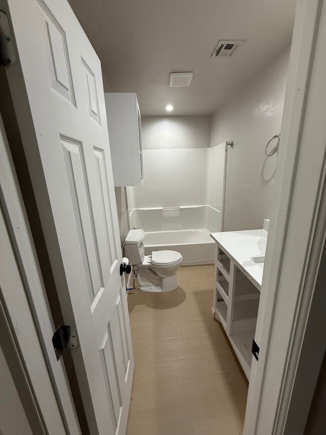 Building Photo - 917 Hillpoint Ln