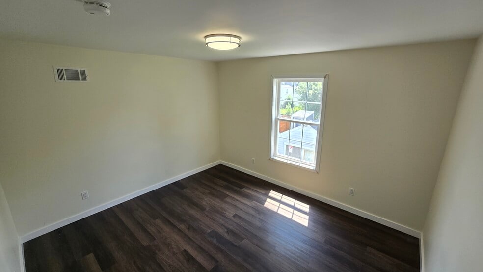 Building Photo - 33 Highland Ave