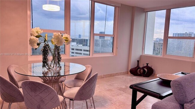 Building Photo - 3505 S Ocean Dr