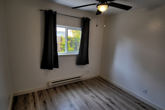 Building Photo - Heights Town Home!!!