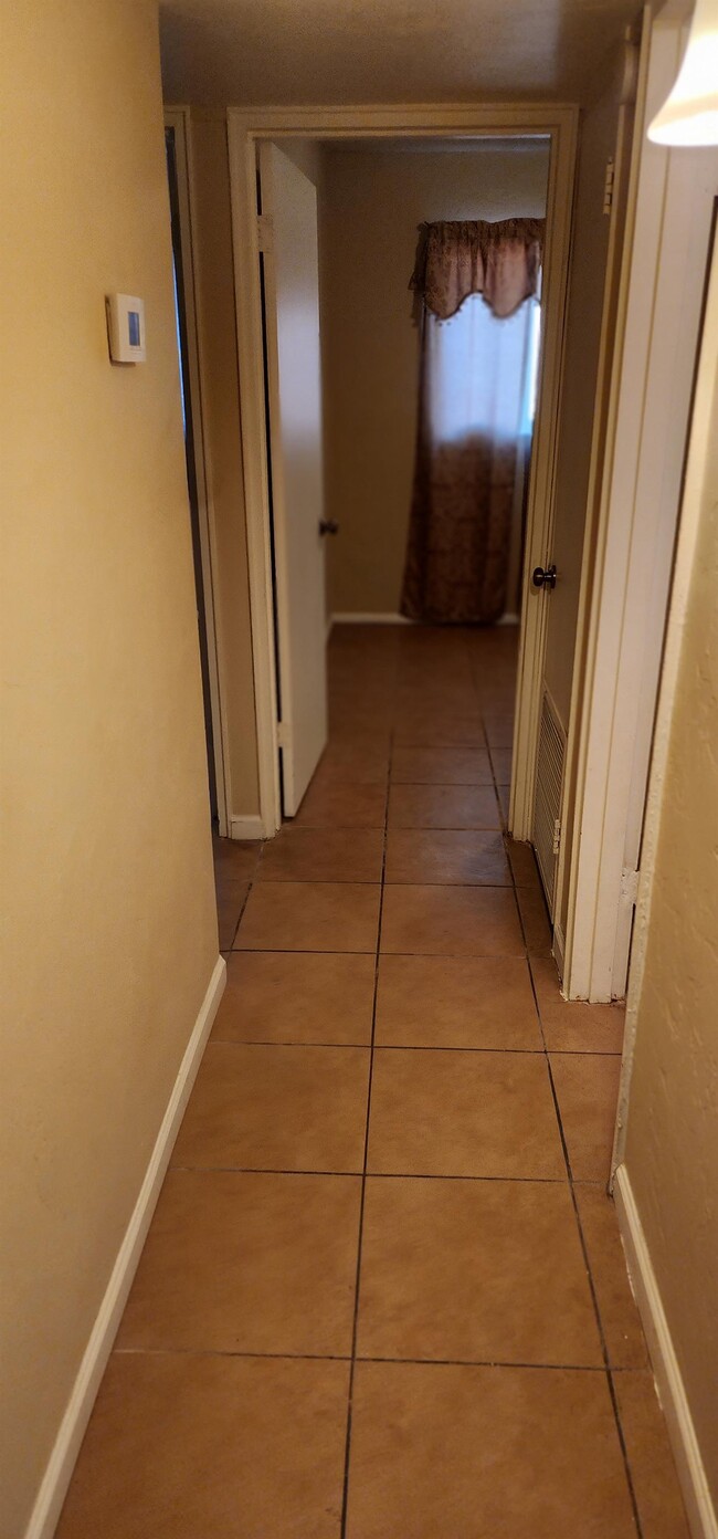 Building Photo - 2126 E Hidalgo Vista