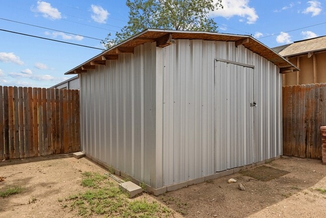 Building Photo - 803 S Dallas St