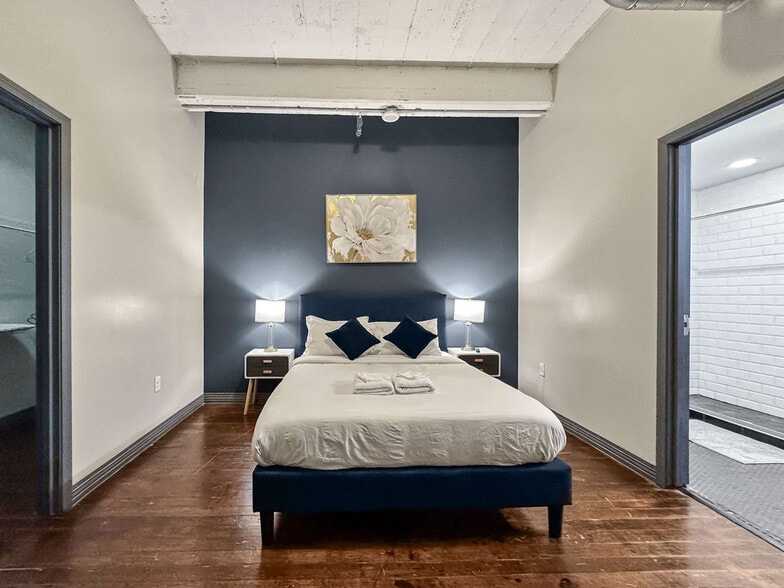 Building Photo - 555 Evergreen St