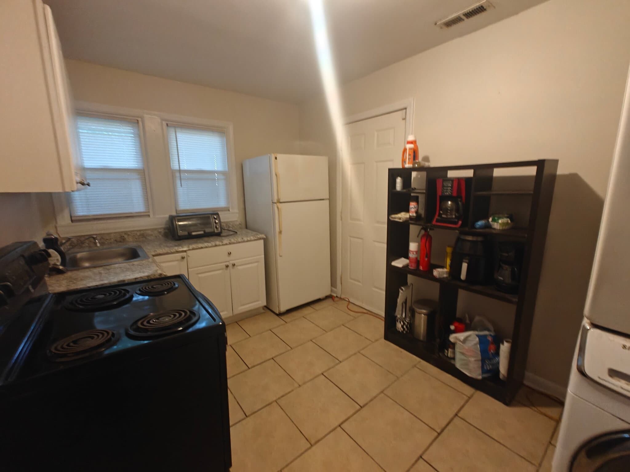 Building Photo - 2217 Custer St