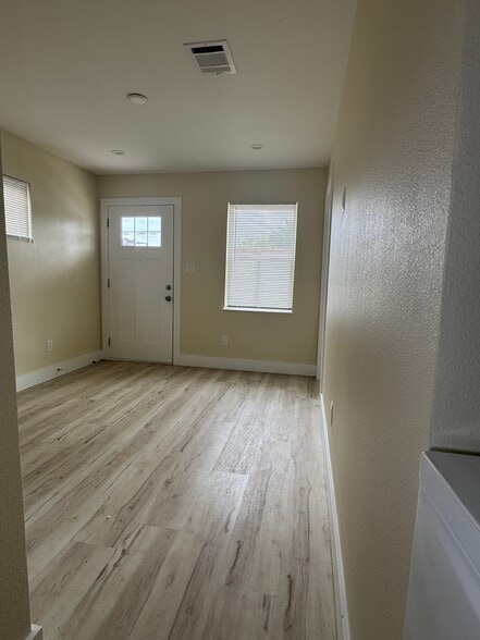 Building Photo - 7316 La Salette St