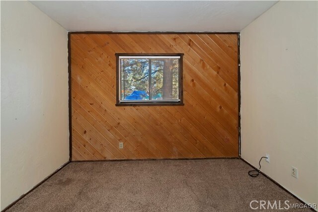 Building Photo - 949 Pine Ln