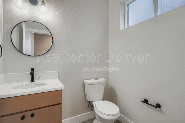 Building Photo - 2208 S Albion St