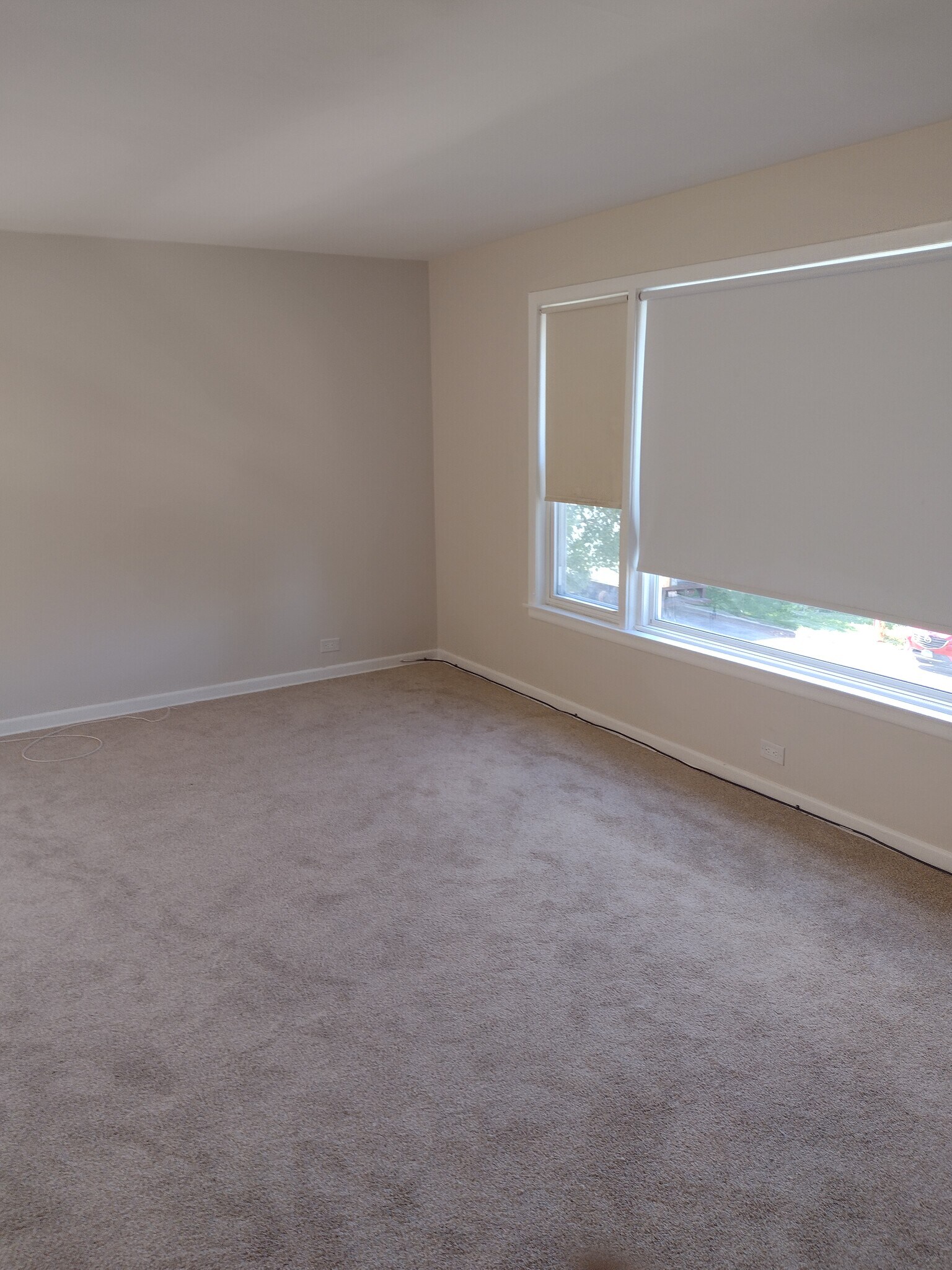 Living room - 5617 N Christiana Ave