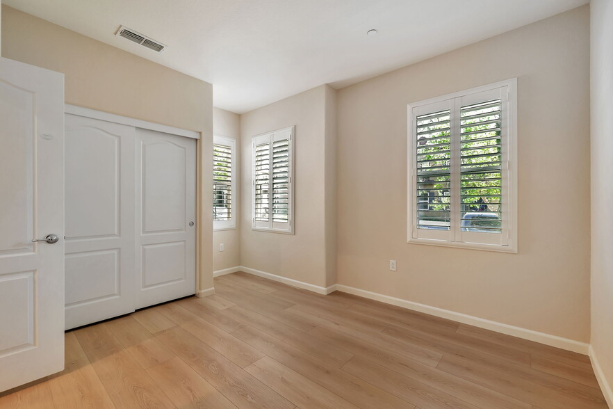 Building Photo - 3343 Vittoria Loop