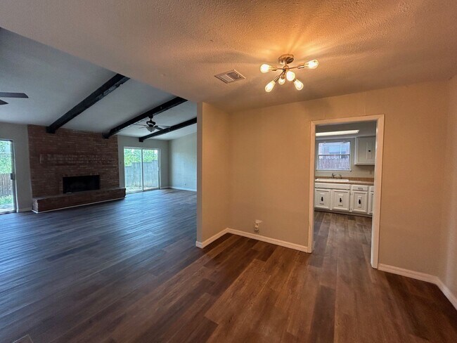 Building Photo - 3BED/2BATH Home for lease! Available Now in Live Oak!