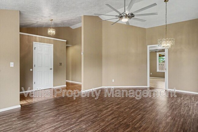 Building Photo - 1075 Mildred Ln SE