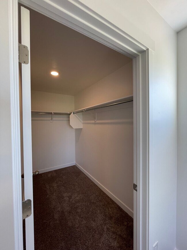 Building Photo - 3-Bedroom Townhome in Santaquin!