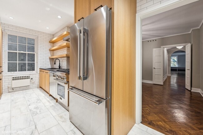 Building Photo - 73 E Elm St