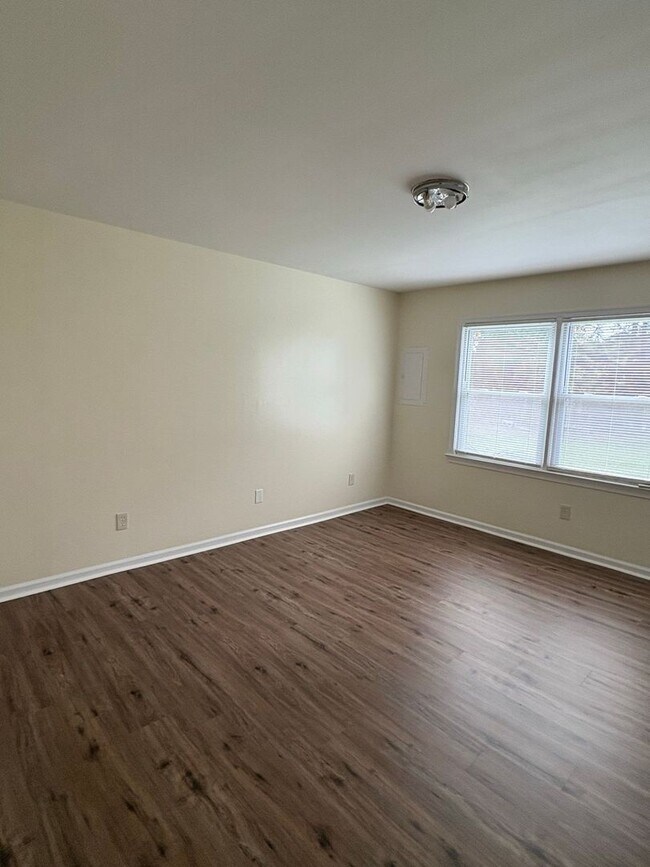 Building Photo - 2518 Cedarwood Dr