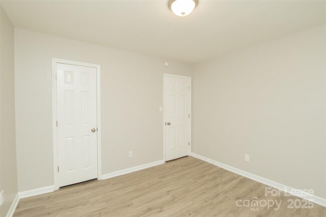Building Photo - 10718 Blue Heron Dr