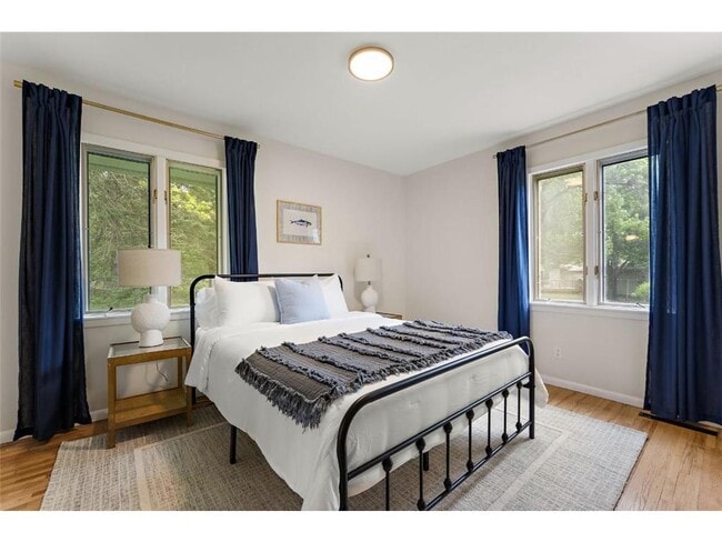 Building Photo - 1424 Vista Ln SW