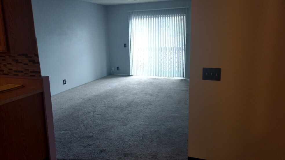 Building Photo - 1612 Cottonwood Dr