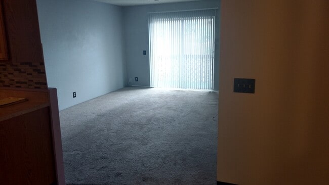 Building Photo - QUAINT 2 Bed 1 Bath Apartment in Louisville-Available April 1st