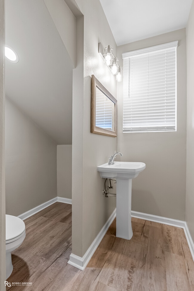 Building Photo - 10048 Alondra St