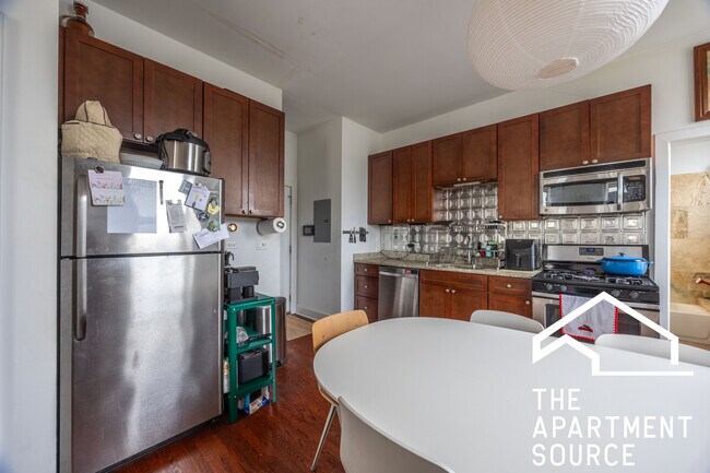 Building Photo - 1657 S Throop St