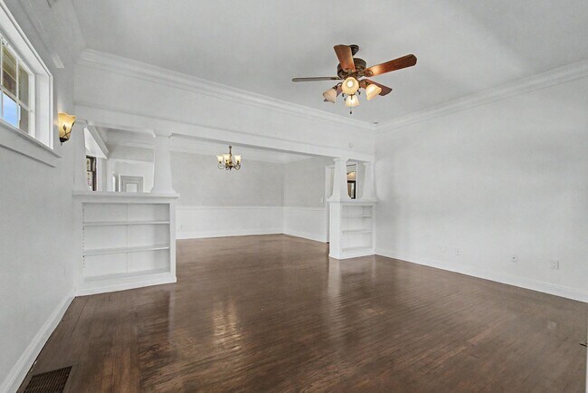 Building Photo - 3 bedroom 2 Bath Home MUST SEE