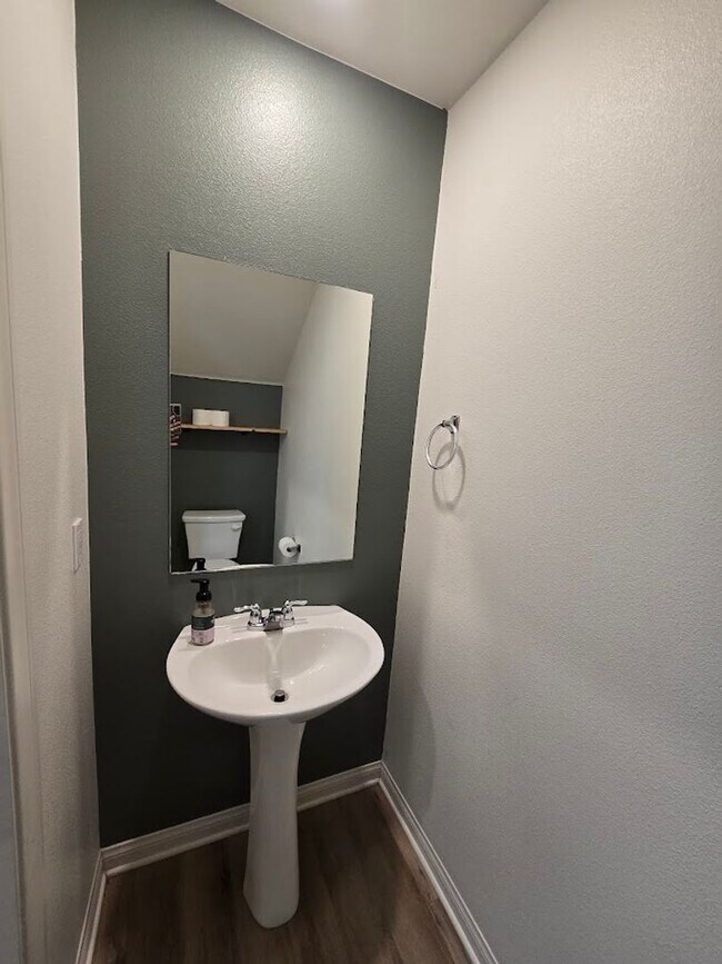 Building Photo - 3-Bedroom Home in Gated Community with Mod...