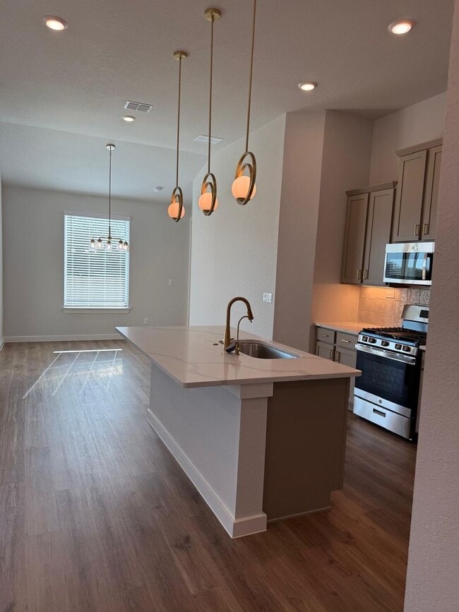 Building Photo - Newly Built Never Been Lived In