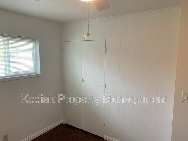 Building Photo - 3739 3325 W