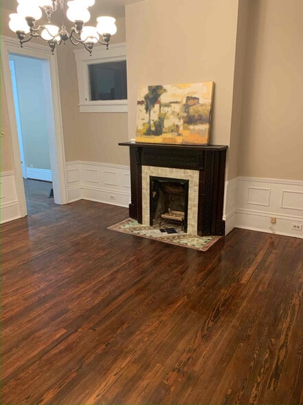 Building Photo - 401 E Chestnut St