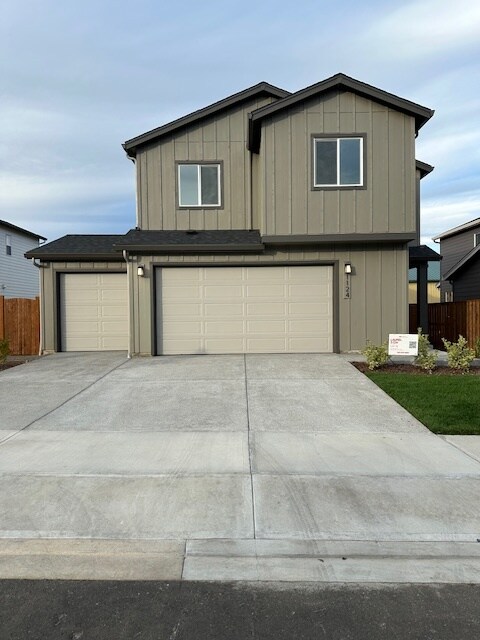 Building Photo - 1124 SE 33rd St