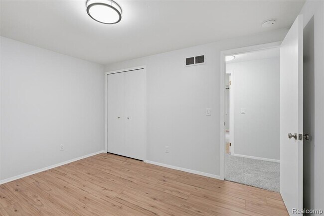 Building Photo - 1880 Welling Dr