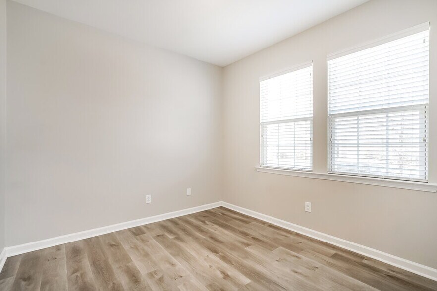 Building Photo - 1029 Avondale Dr