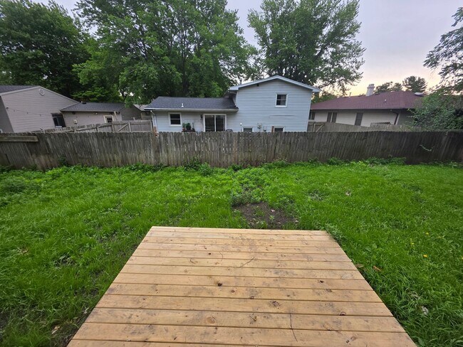 Building Photo - **Spacious 3-Bedroom, 2 -Bath Home Available!**