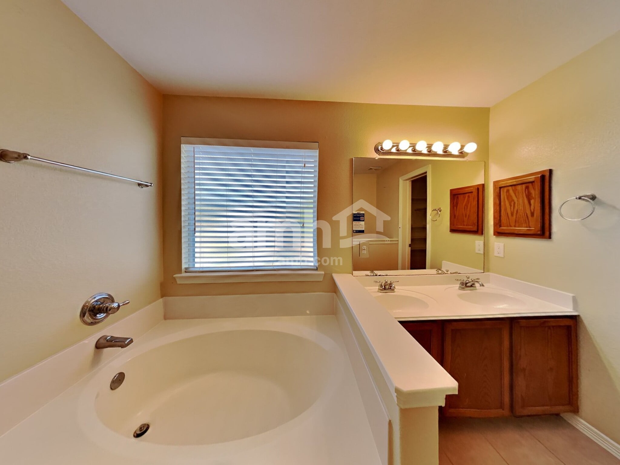 Building Photo - 1101 Shadow Glenn Dr