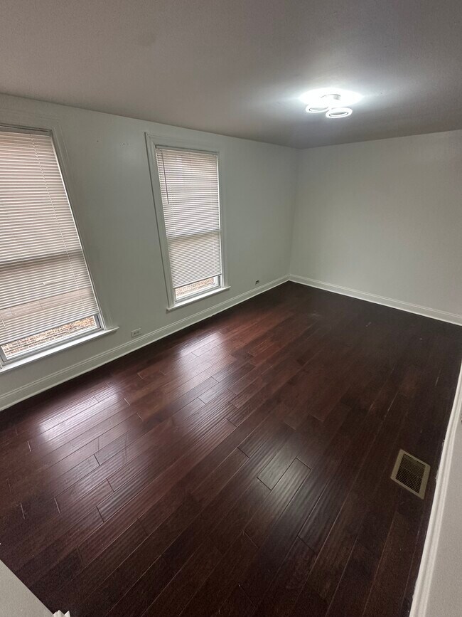 Building Photo - 1928 N Keeler Ave