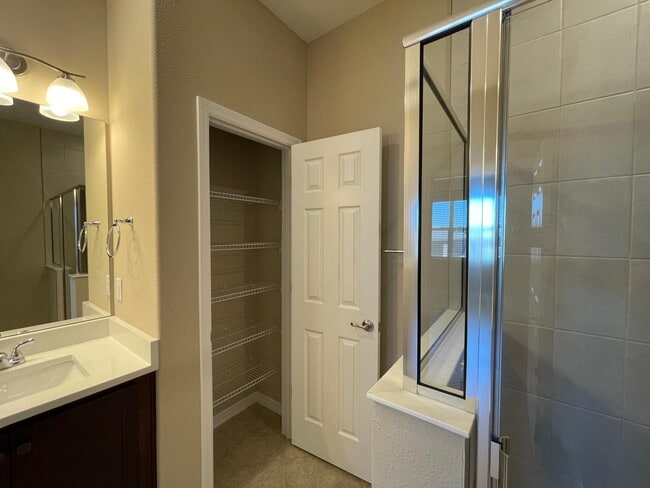 Building Photo - ***Move-In Special: 2 Weeks Free Rent! | B...