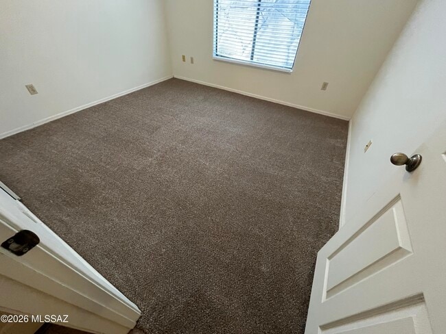 Building Photo - 5751 N Kolb Rd