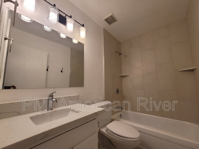 Building Photo - 8629 La Riviera Dr