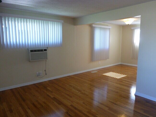 Building Photo - 1211 W Dalke Ave