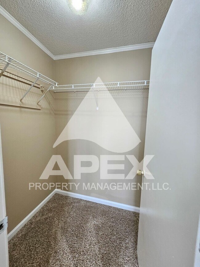 Building Photo - 3 Bd | 2 Ba Top Floor Condo in West Knoxville!