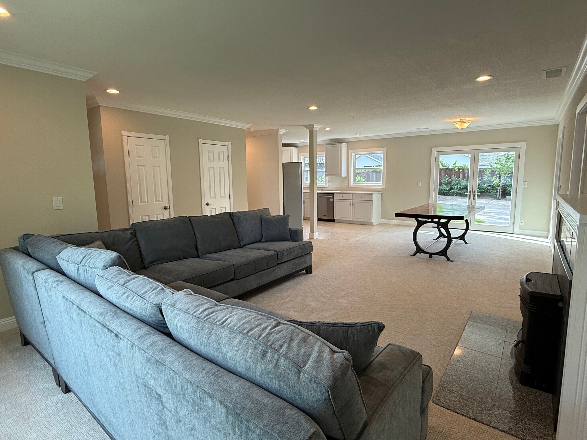 Building Photo - 3149 Rogers Ave