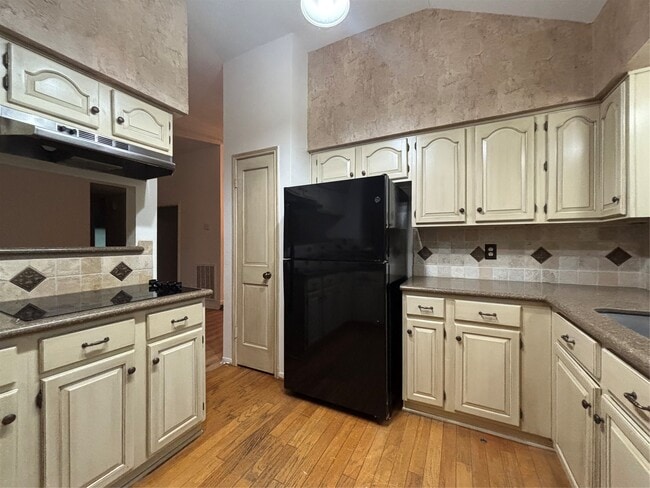 Building Photo - 15662 Pebble Lake Dr