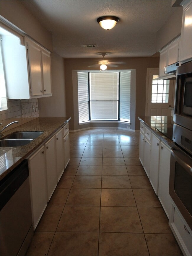 Building Photo - 1902 Laura Ln