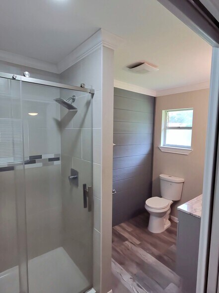 Building Photo - 904 Westview Cir