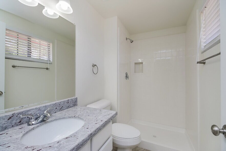 Building Photo - 2123 N Longmore St